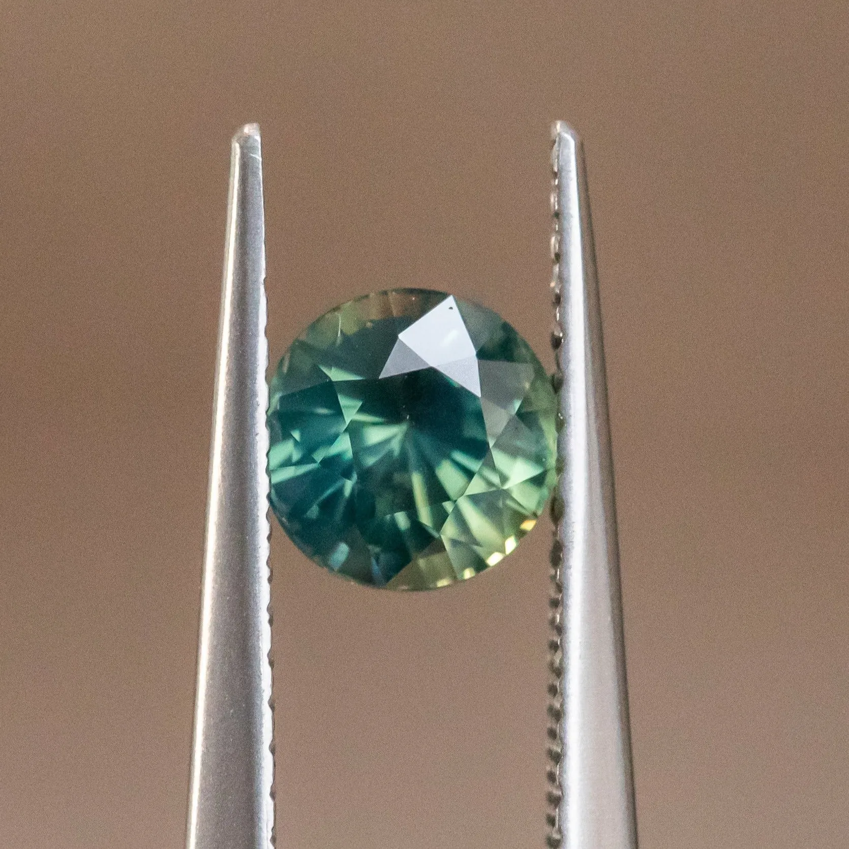 1.21CT AFRICAN ROUND SAPPHIRE, TEAL GREEN WITH YELLOW, 6.16X4.58MM