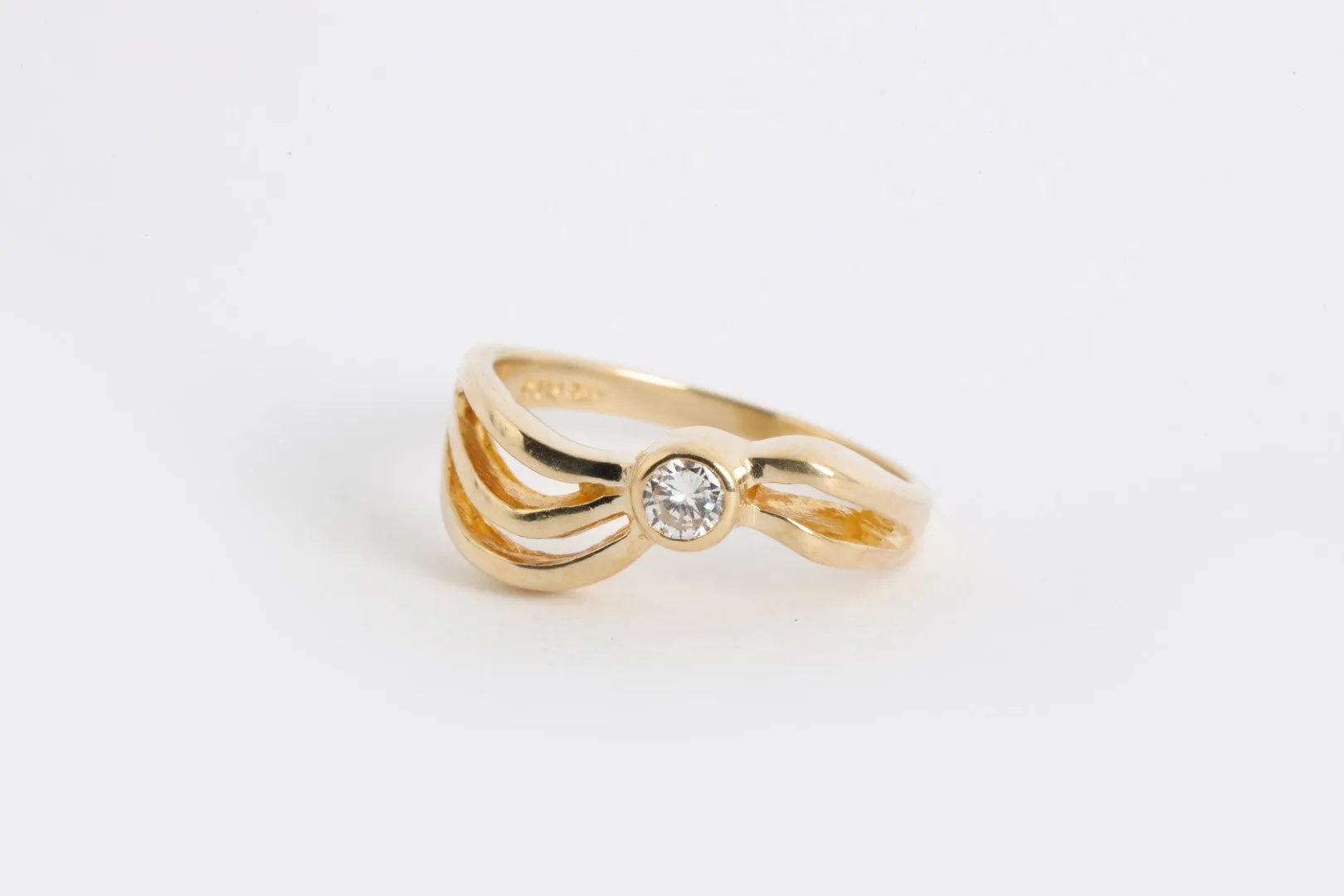 14k Yellow Gold 0.11tcw Diamond Ring Size 5.75 (3.78g.)