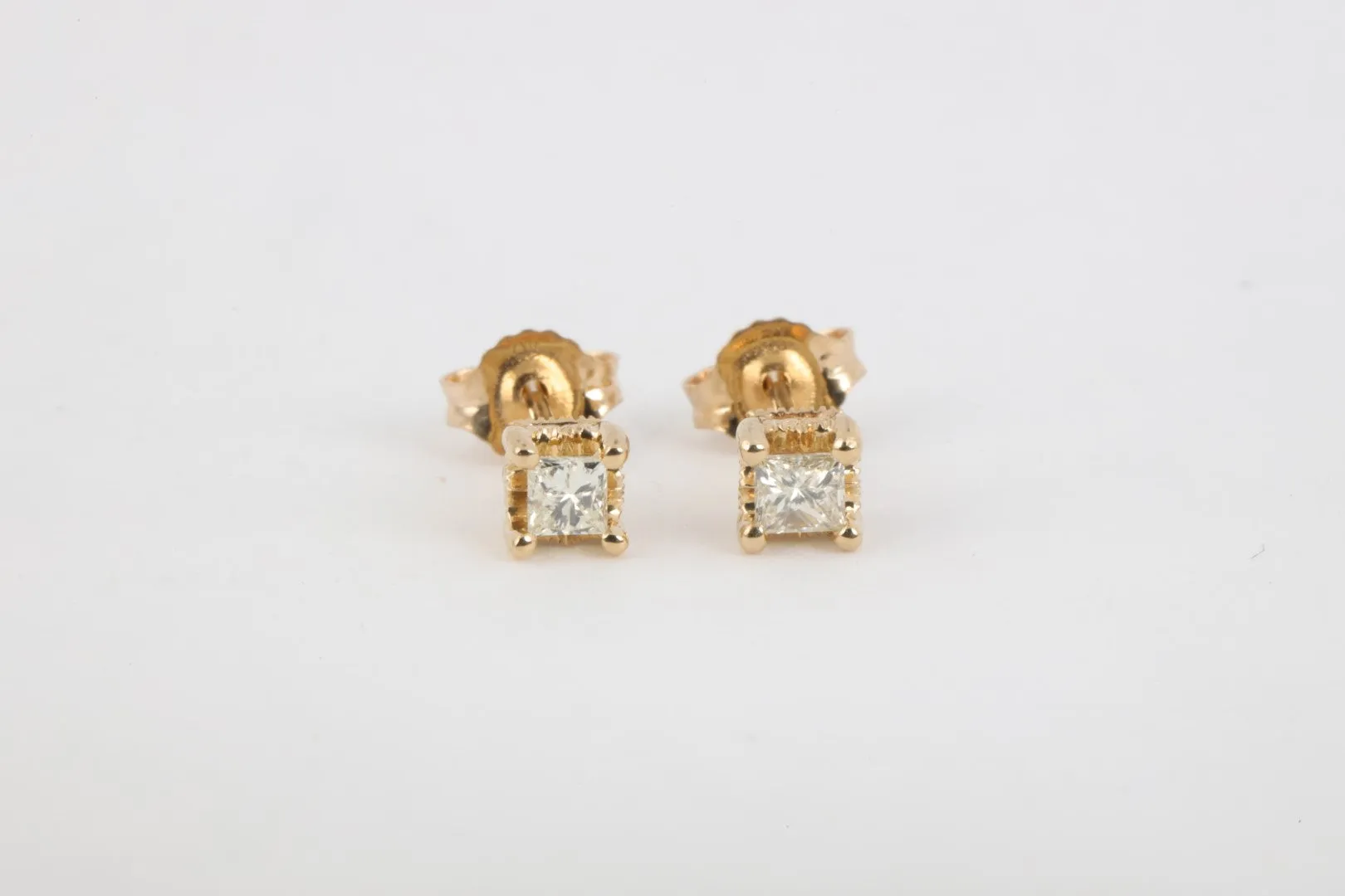 14k Yellow Gold 0.36tcw Diamond Stud Earrings (1.05g.)