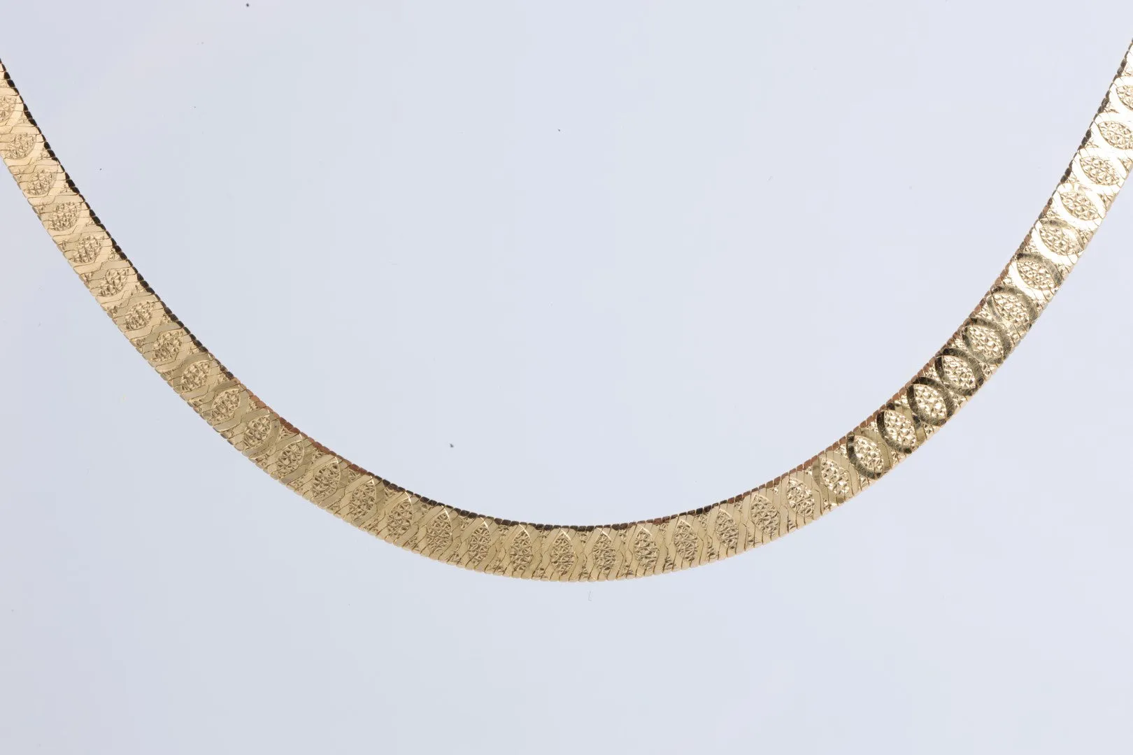 18" 14k Yellow Gold Etched Herringbone Chain (9.65g.)