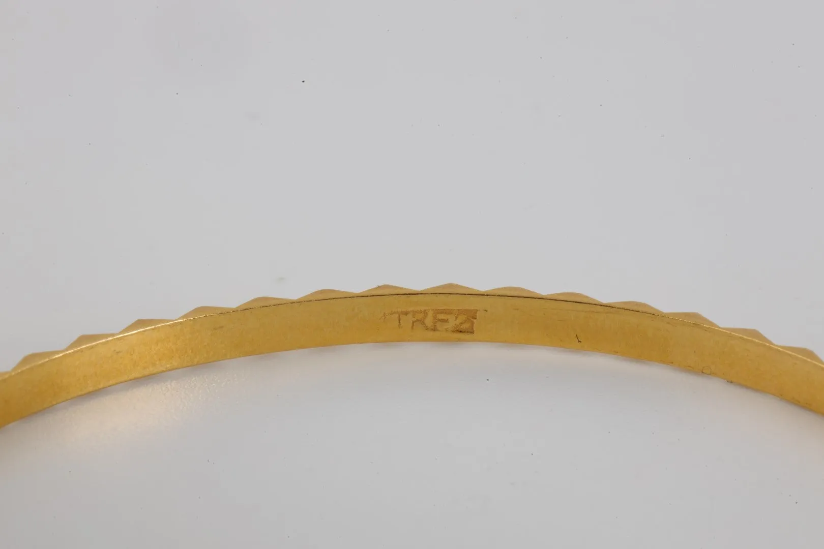 7.5" 21k Yellow Gold Bangle Bracelet (9.59g.)