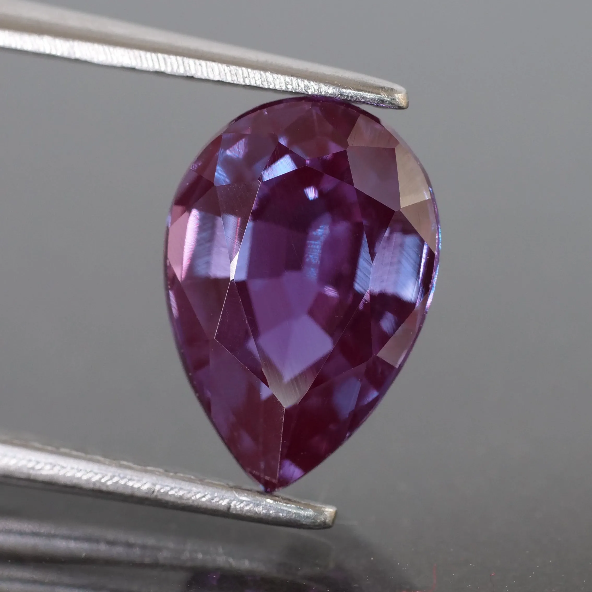 Alexandrite | lab created, colour changing, pear cut 10x7mm, 2.30 ct