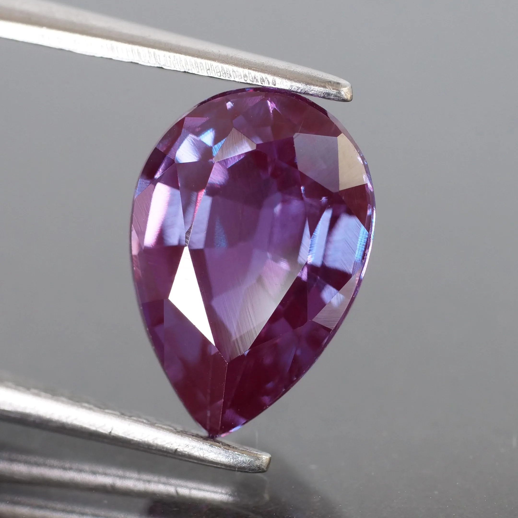 Alexandrite | lab created, colour changing, pear cut 10x7mm, 2.30 ct