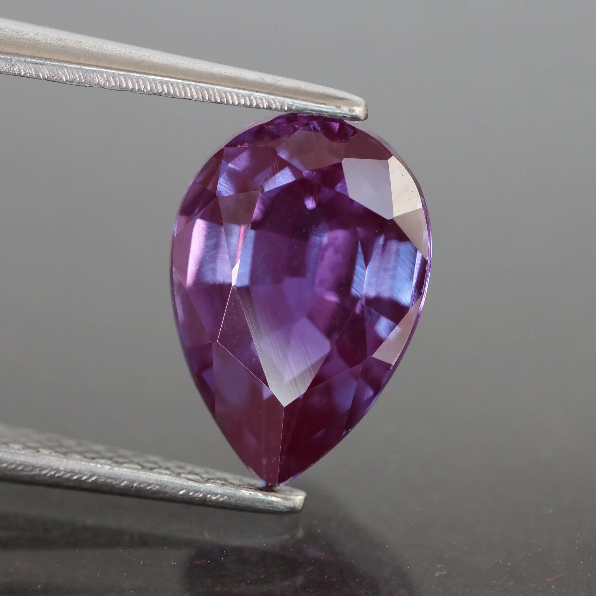 Alexandrite | lab created, colour changing, pear cut 10x7mm, 2.30 ct