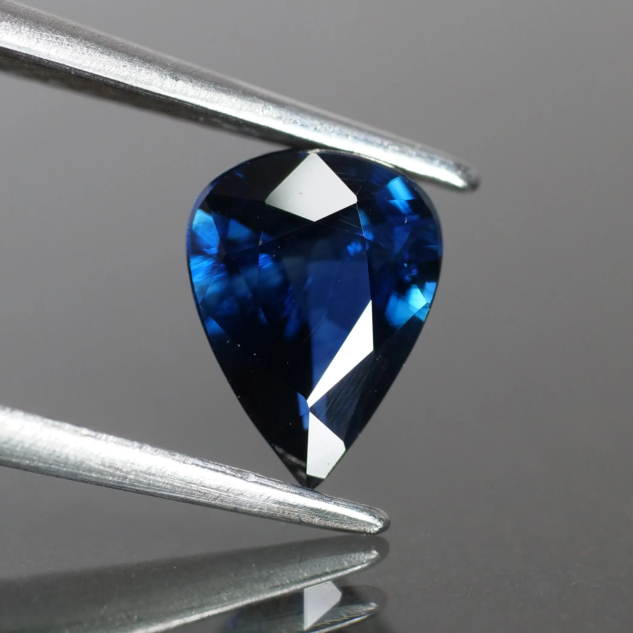 Blue Sapphire | IGI certified | natural, pear cut *7.5 x 5.5 mm, VS, 1.00ct