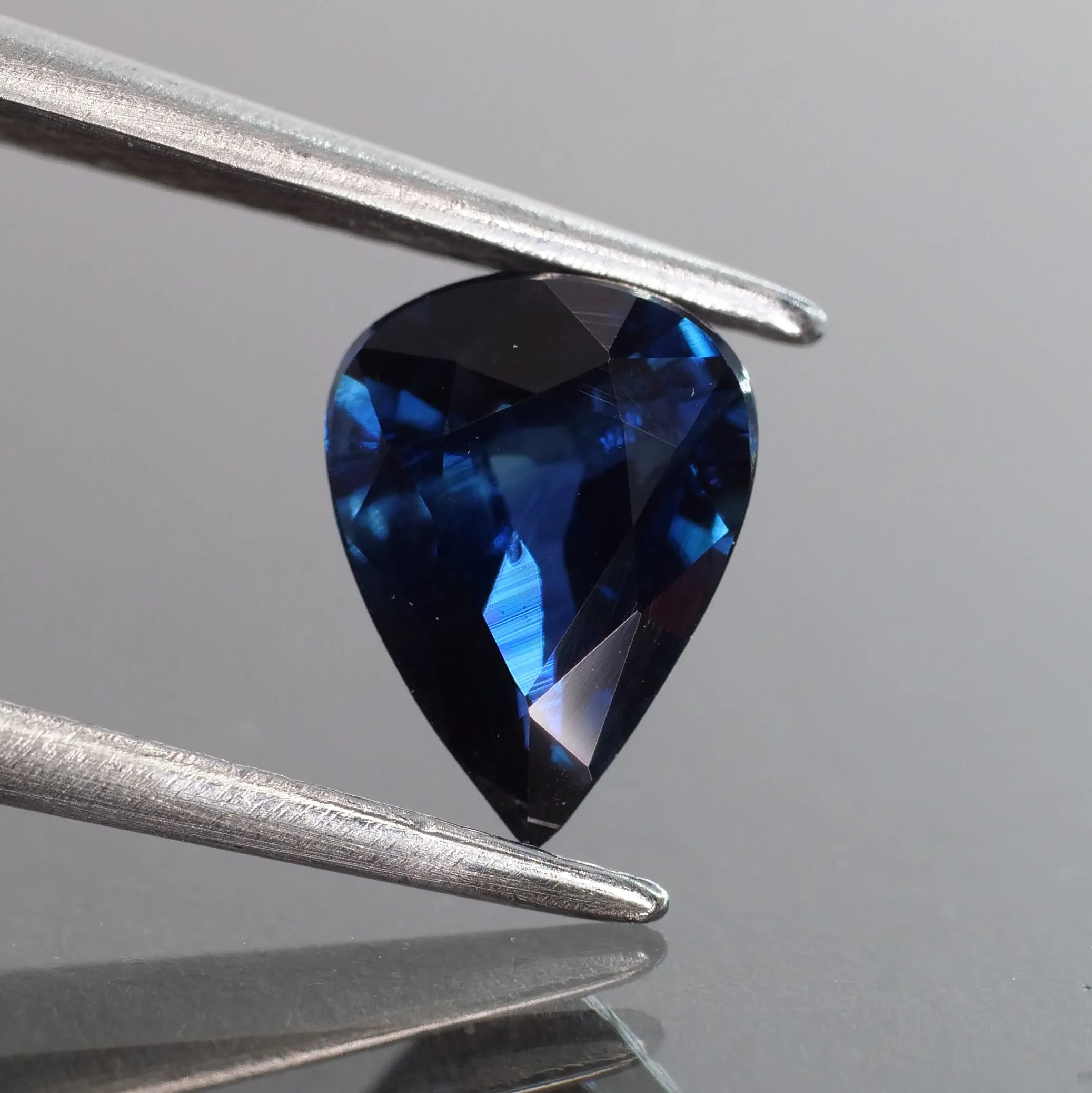 Blue Sapphire | IGI certified | natural, pear cut *7.5 x 5.5 mm, VS, 1.00ct