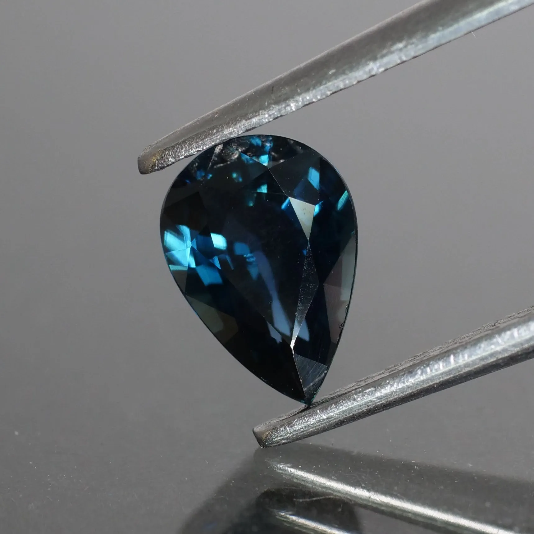 Blue Sapphire | natural, pear cut 7x5 mm, VS, 0.8ct