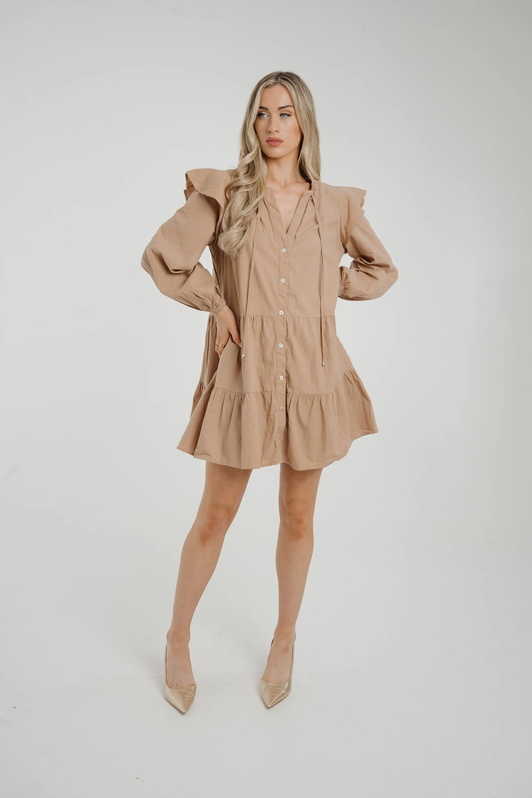 Caitlyn Tiered Shirt Dress In Mocha