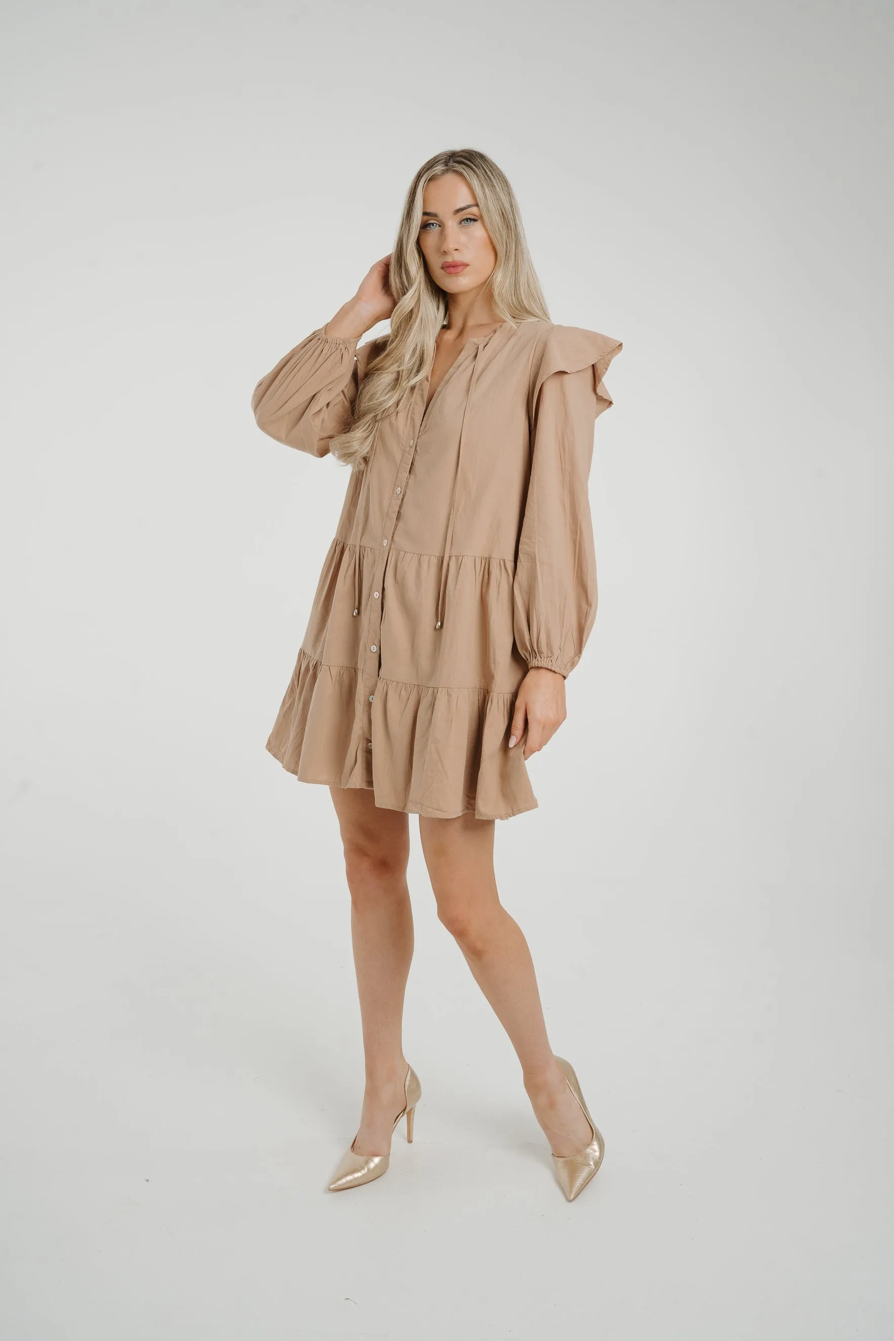 Caitlyn Tiered Shirt Dress In Mocha