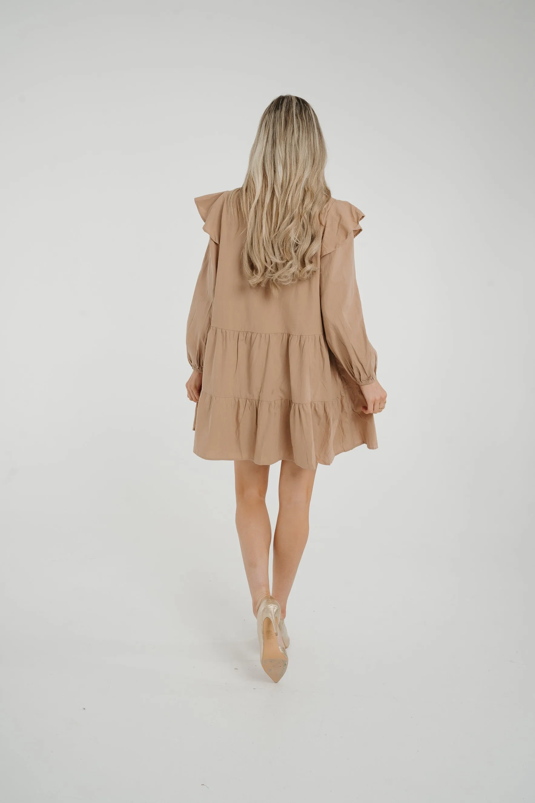 Caitlyn Tiered Shirt Dress In Mocha