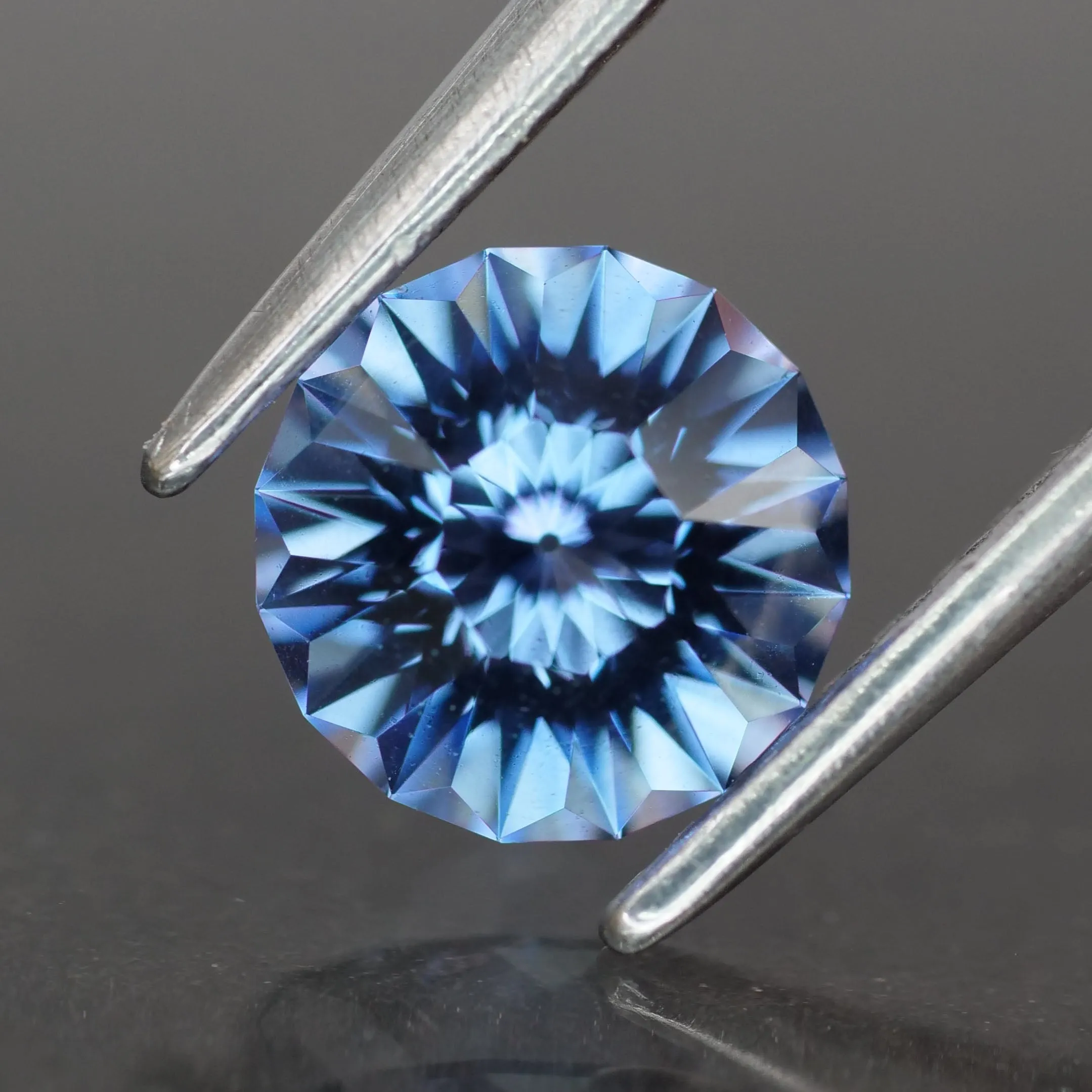 Indigo Blue Spinel | natural, precision cut 6 mm, sunflower design, VVS, 0.85ct