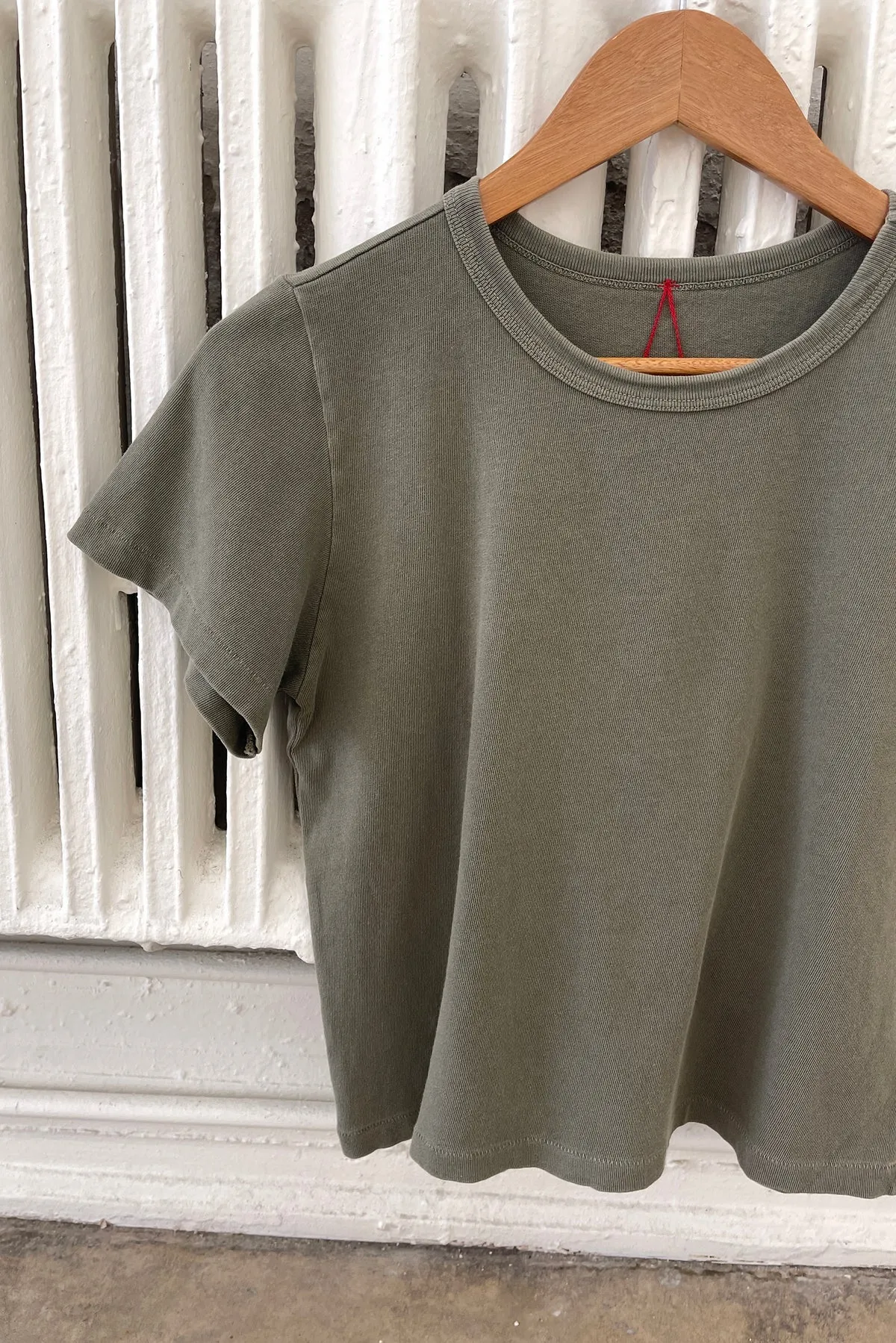 LE BON SHOPPE THE LITTLE BOY TEE - ARMY GREEN