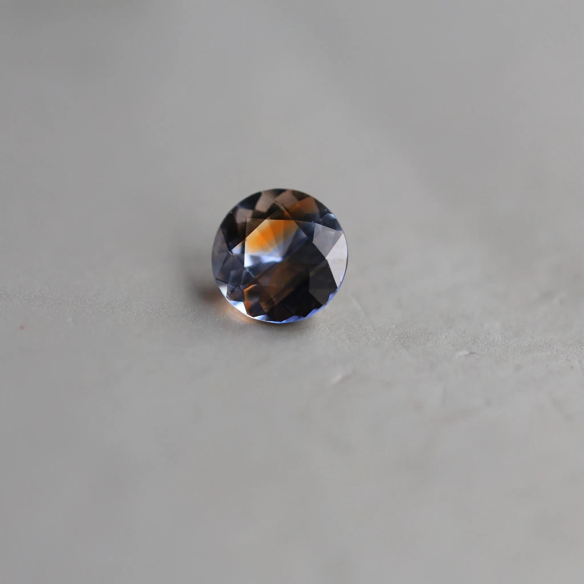 Loose 1.05 Ct Round Bi-Color Sapphire