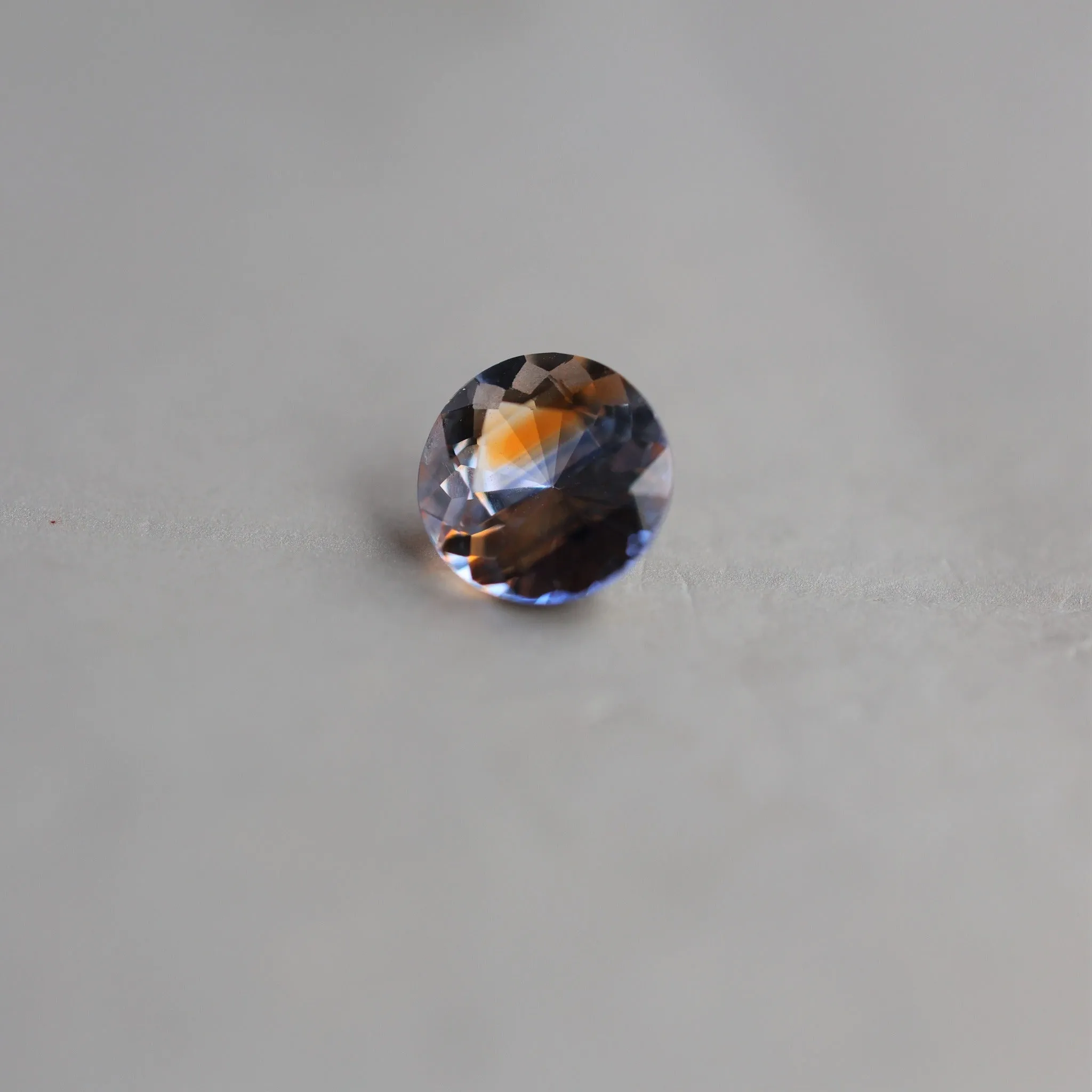 Loose 1.05 Ct Round Bi-Color Sapphire