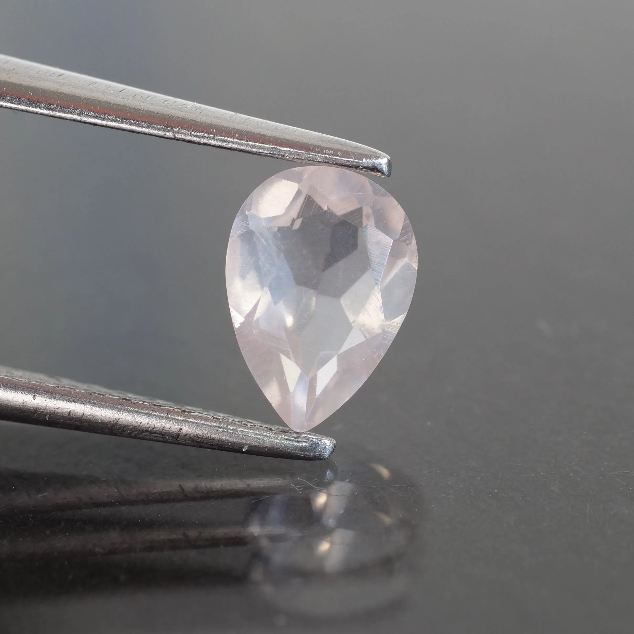 Quartz rose | natural, pear cut 7 x 5mm VS 0.7ct