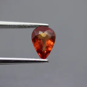 Red sapphire | natural, pear cut 7x5 mm, VS 0.7ct