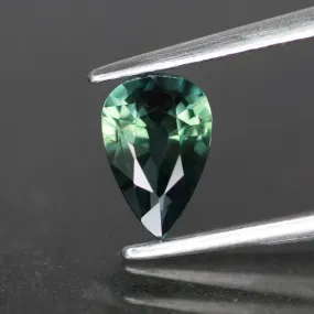 Sapphire | natural, green, pear cut *7x5 mm, VS, *0.7 ct