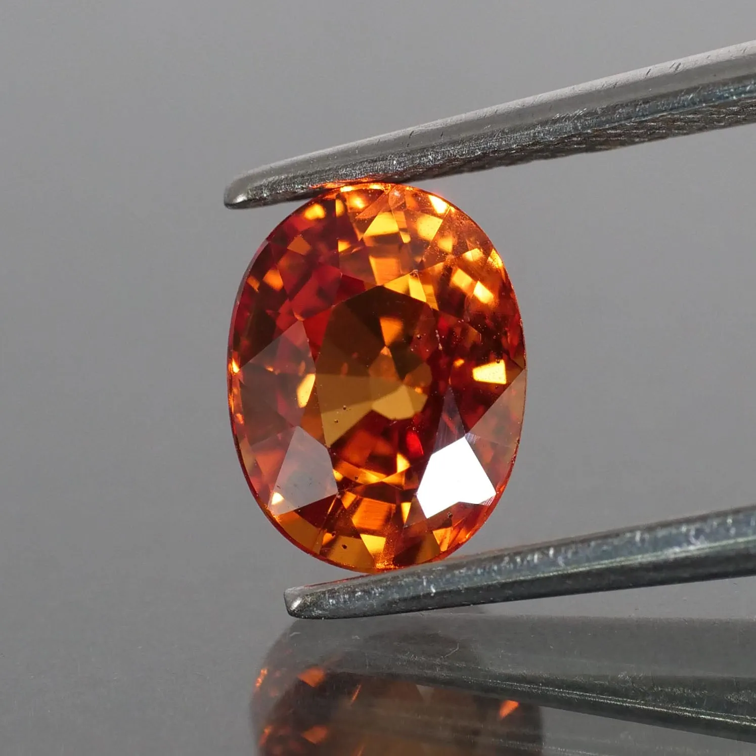 Sapphire | natural, orange, oval cut 8x6 mm, *1.5ct