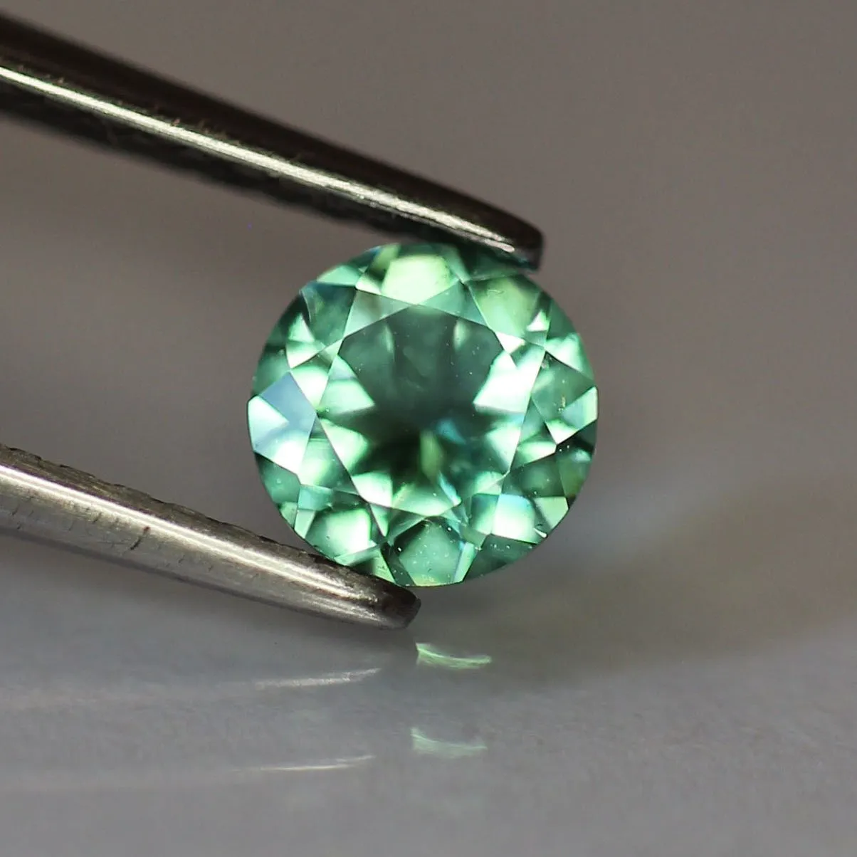 Tourmaline | Mint Green, round cut 5mm, 0.5 ct, VS