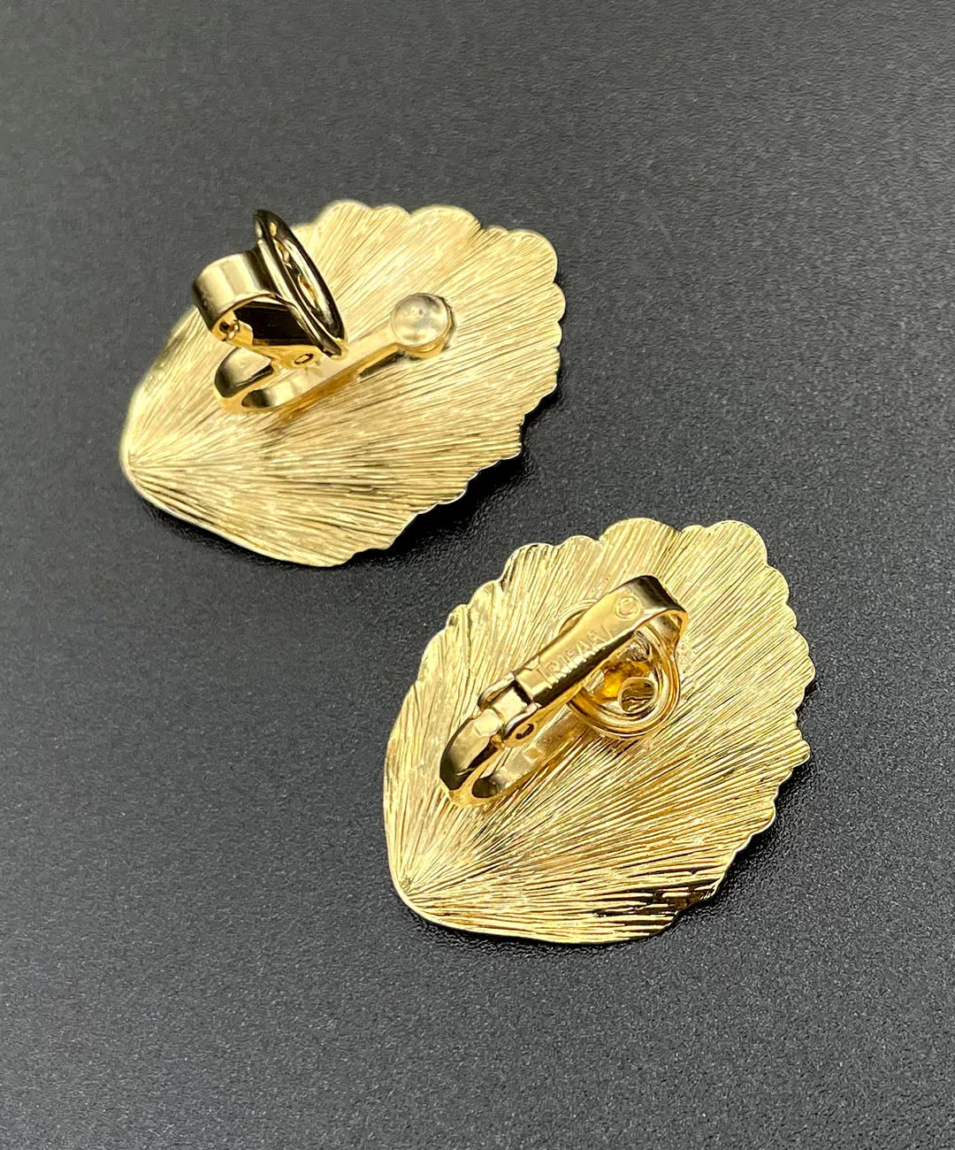 【USA輸入】 ヴィンテージ TRIFARI ペタル イヤリング/Vintage TRIFARI Petal Clip On Earrings