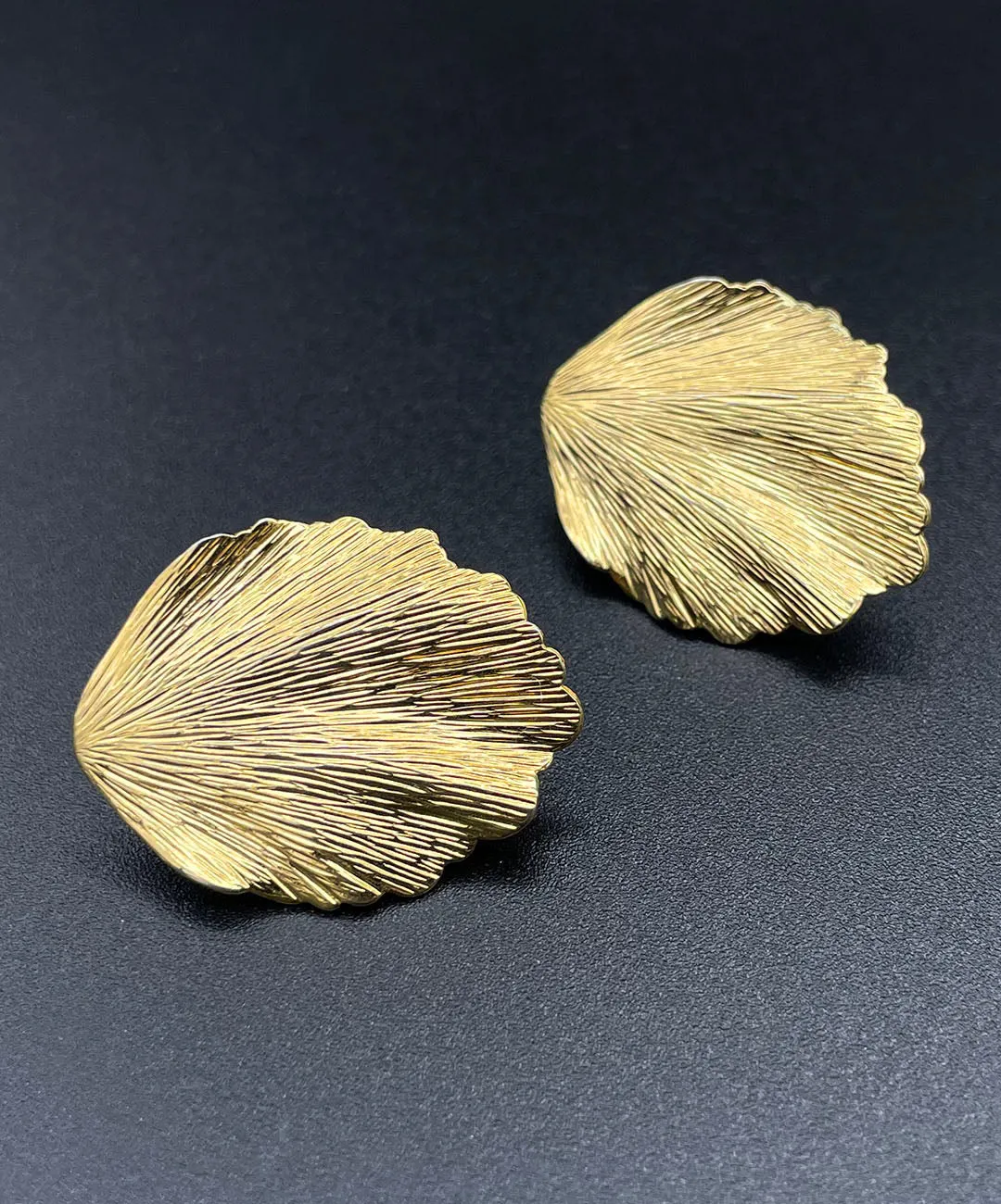 【USA輸入】 ヴィンテージ TRIFARI ペタル イヤリング/Vintage TRIFARI Petal Clip On Earrings