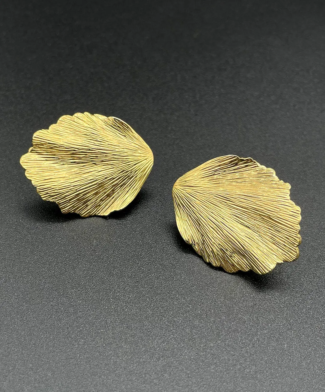 【USA輸入】 ヴィンテージ TRIFARI ペタル イヤリング/Vintage TRIFARI Petal Clip On Earrings