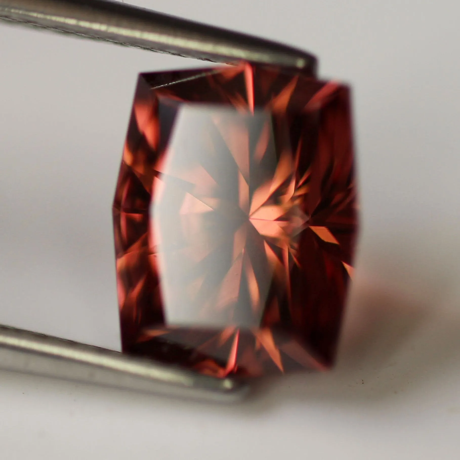 Zircon | natural, orangish pink colour, one of a kind precision cut, 2.99 ct