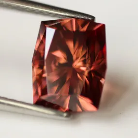 Zircon | natural, orangish pink colour, one of a kind precision cut, 2.99 ct