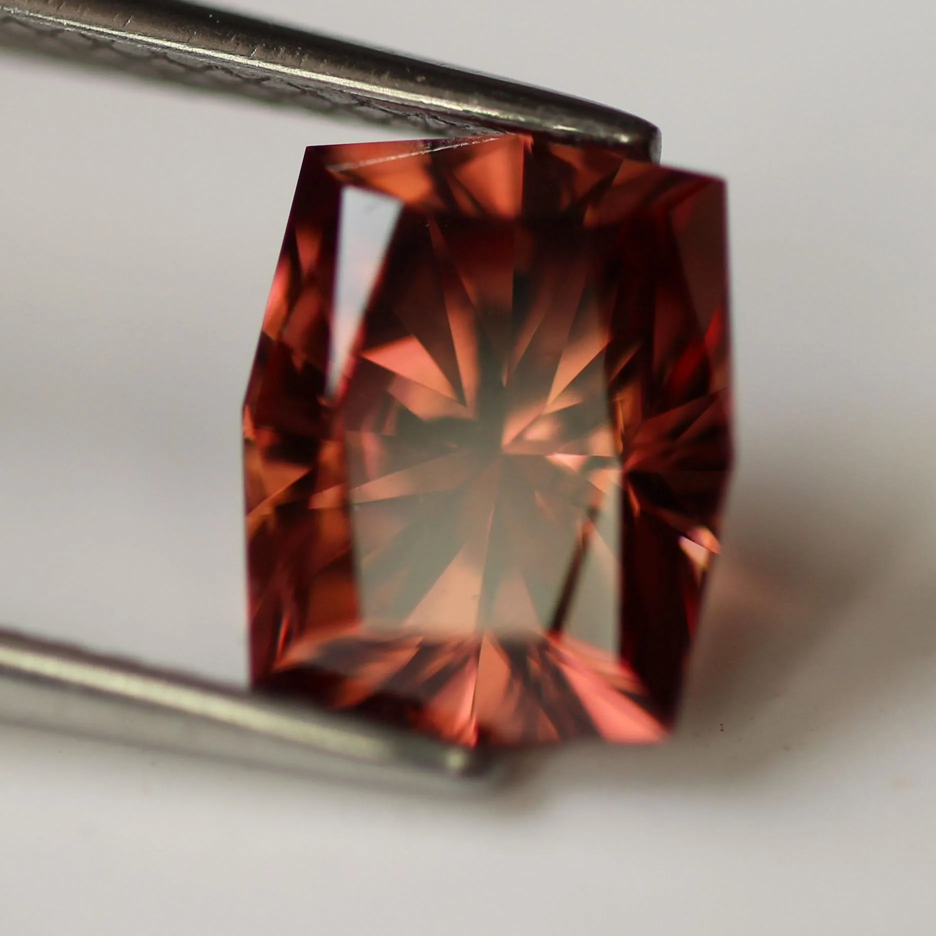 Zircon | natural, orangish pink colour, one of a kind precision cut, 2.99 ct